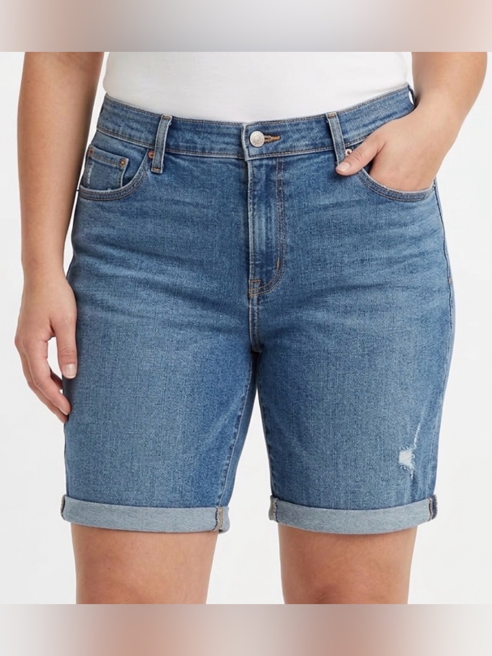 Levi's Women's Bermuda Cuffed Denim Shorts in Medium Wash Size 33
